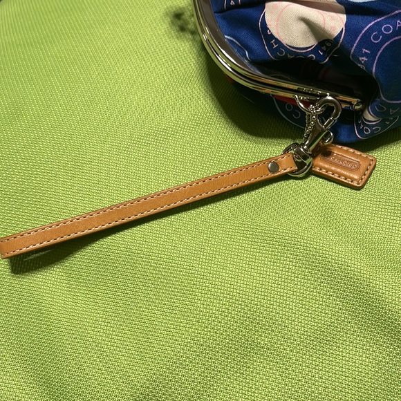 COACH NAVY POLKA DOT KISSLOCK WRISTLET/CLUTCH - Picture 3 of 6